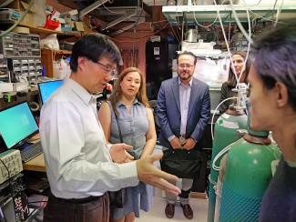 JILA and NIST Fellow Jun Ye shows his experimental set up to Colorado Representative Yarida Caraveo during her visit to JILA