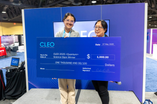 Thi Hoang winning the Quantum Slam Prize at CLEO 2025.