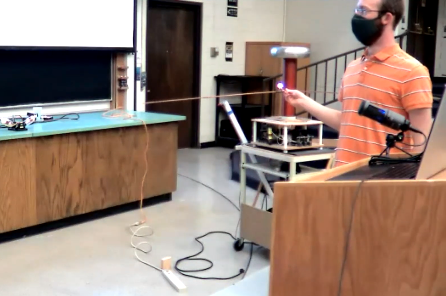 Hybrid class during the pandemic with an interactive lecture demo on radio waves for PHYS 1230: Light and Color.